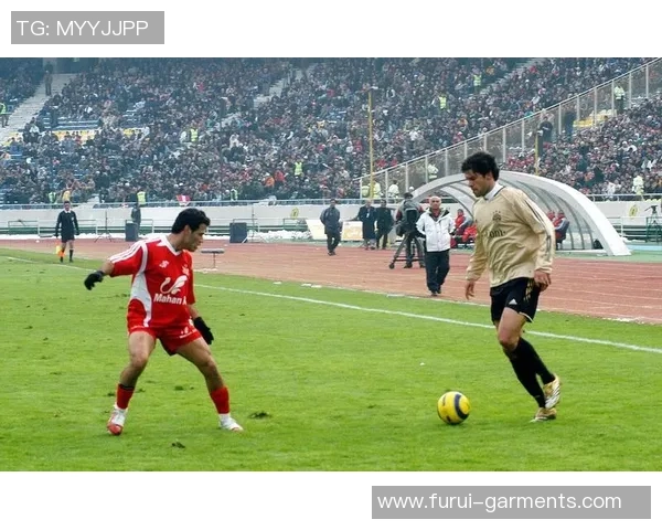 棉农与波斯波利的激烈对决展现足球魅力与战术智慧的完美结合